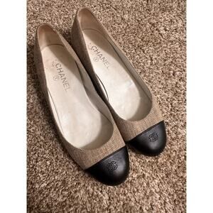 Chanel Black Leather Cap-Toe Beige Linen Ballet Flats w/ Heel Chain Detail Sz 40